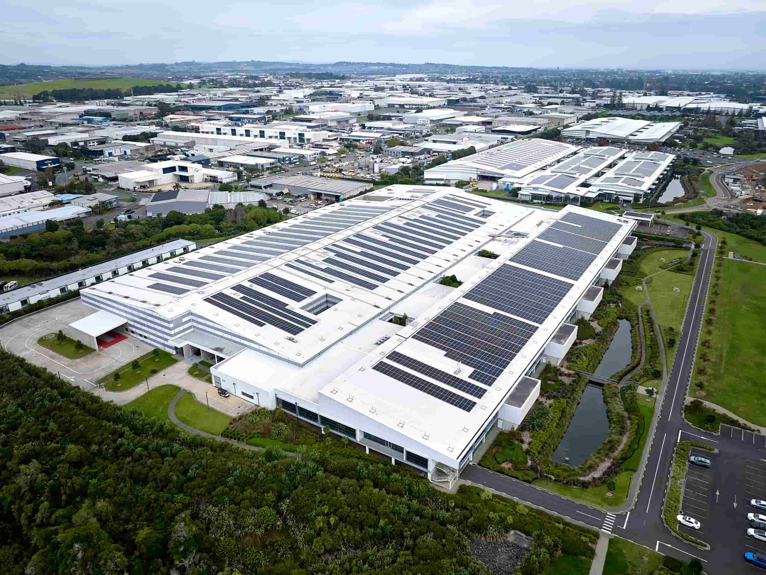 Side view of New Zealand&rsquo;s largest commercial rooftop solar installation
