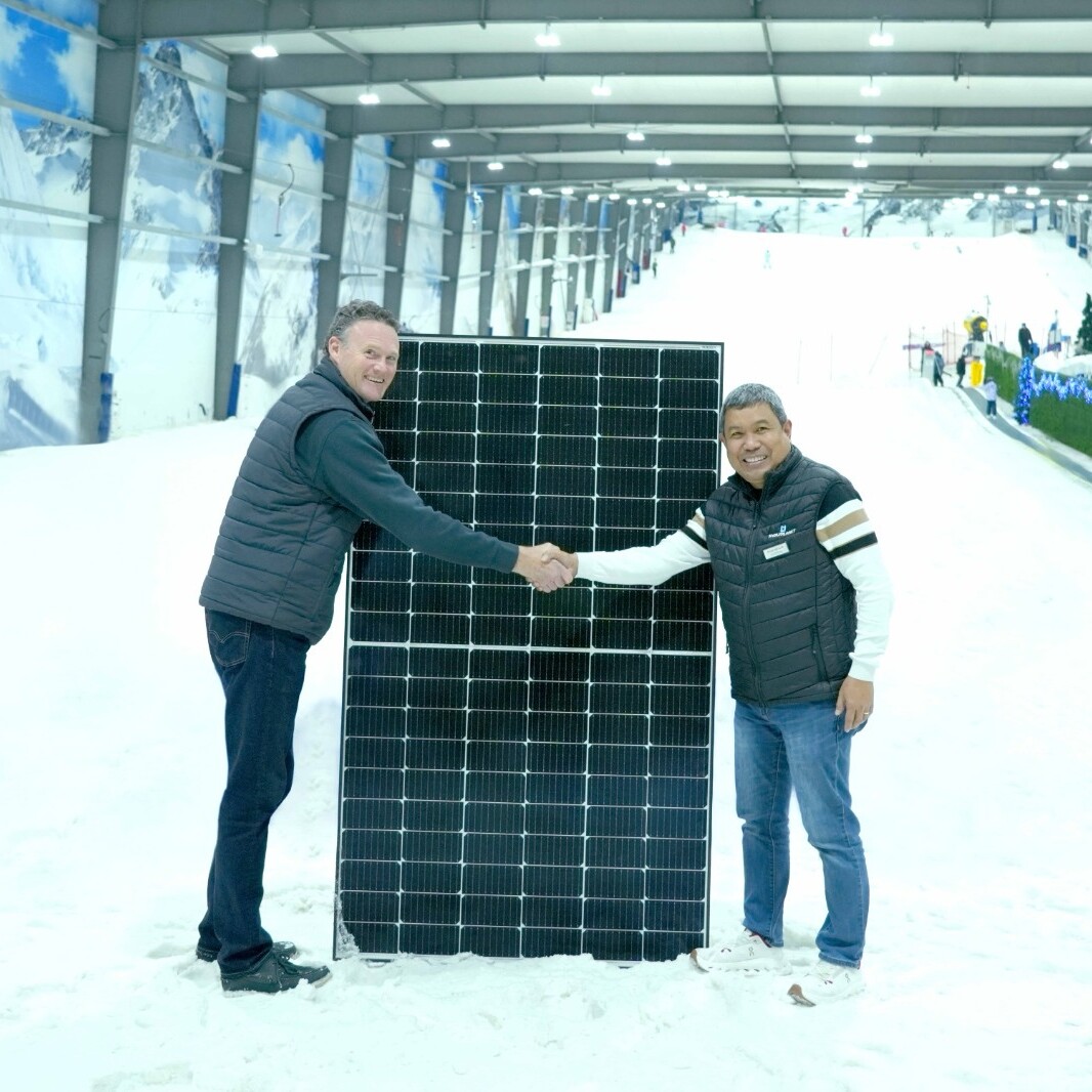 Projekt stakeholder in the skihall of Snowplanet with commercial solar panel