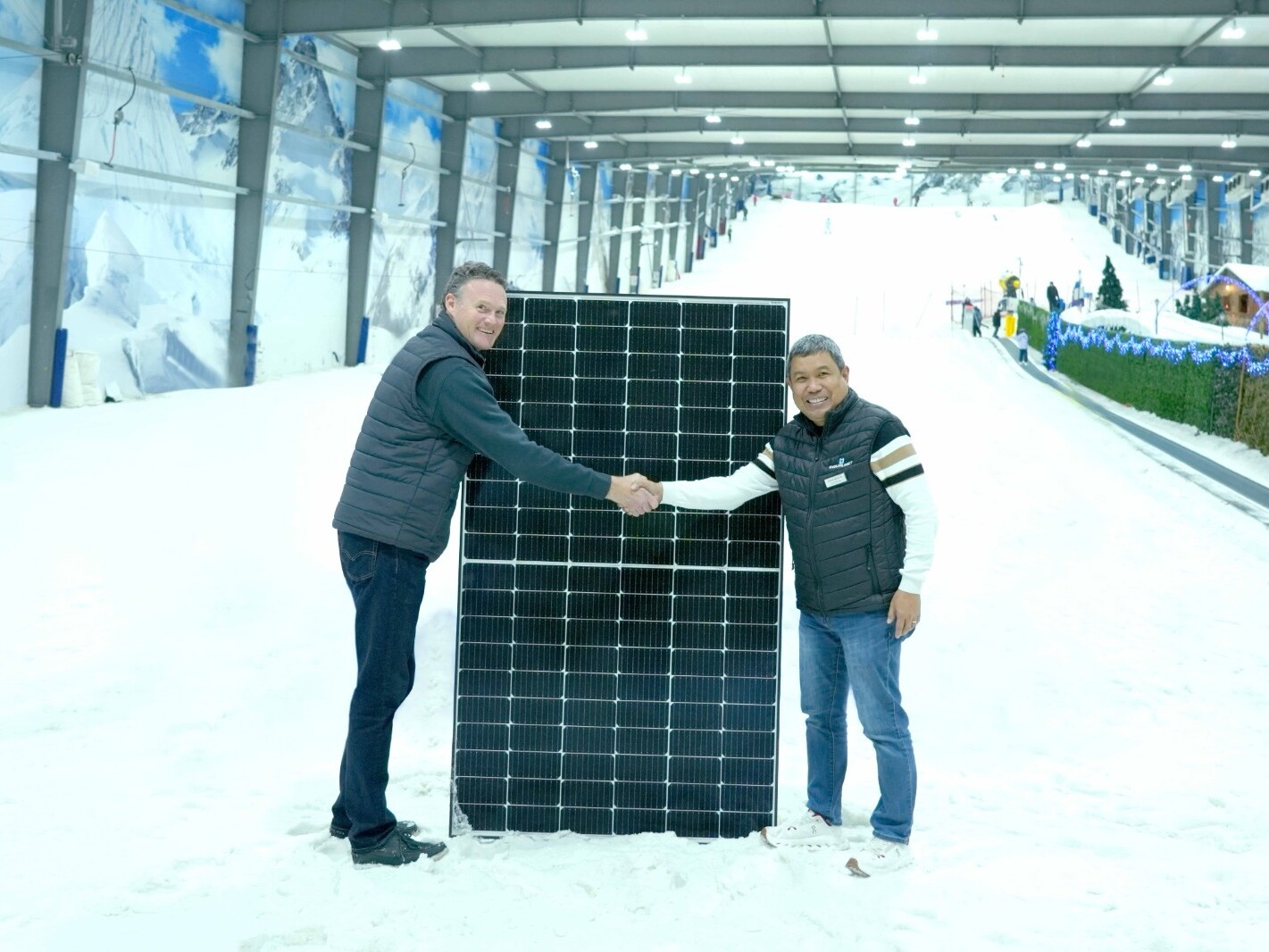 Projekt stakeholder in the skihall of Snowplanet with commercial solar panel